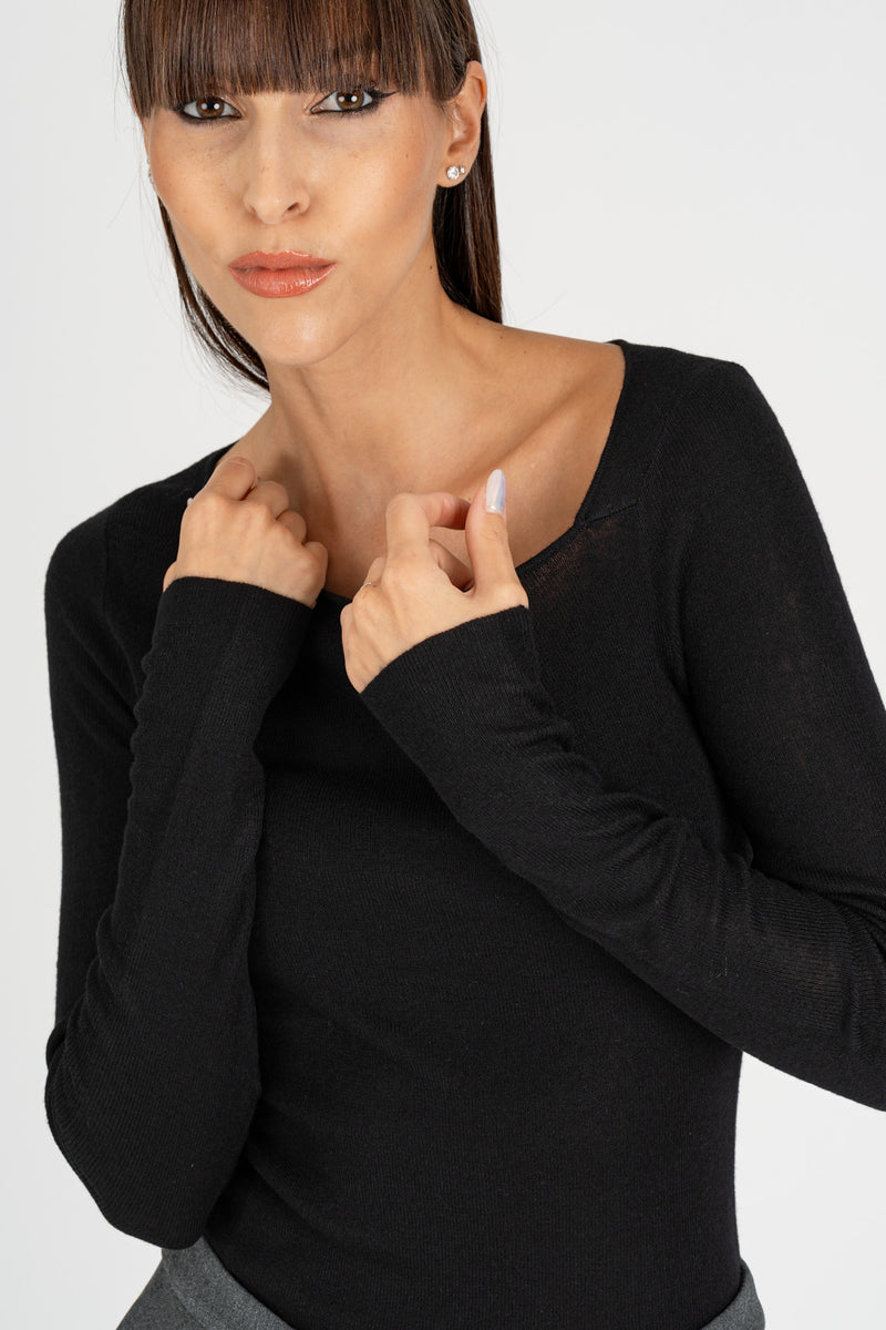 Maglia Scollo Asimmetrico Nero