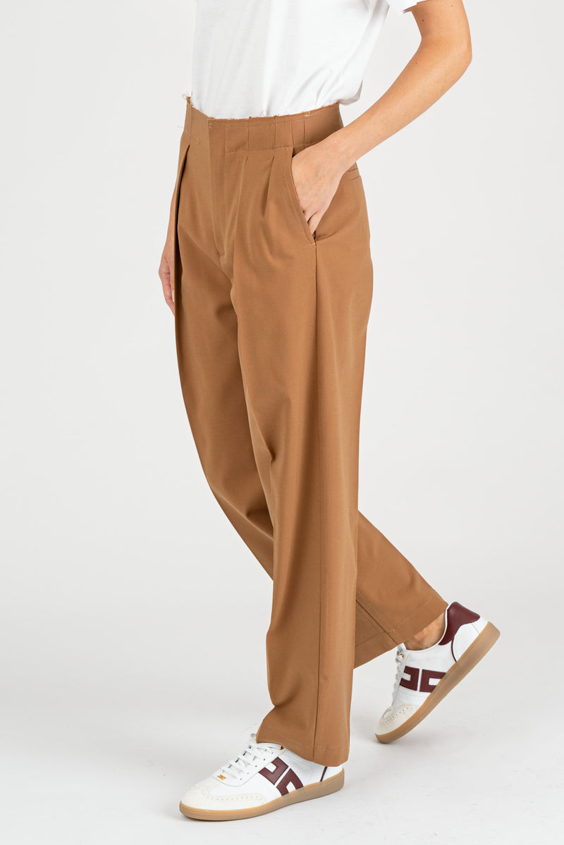 Pantalone con Pinces Camel