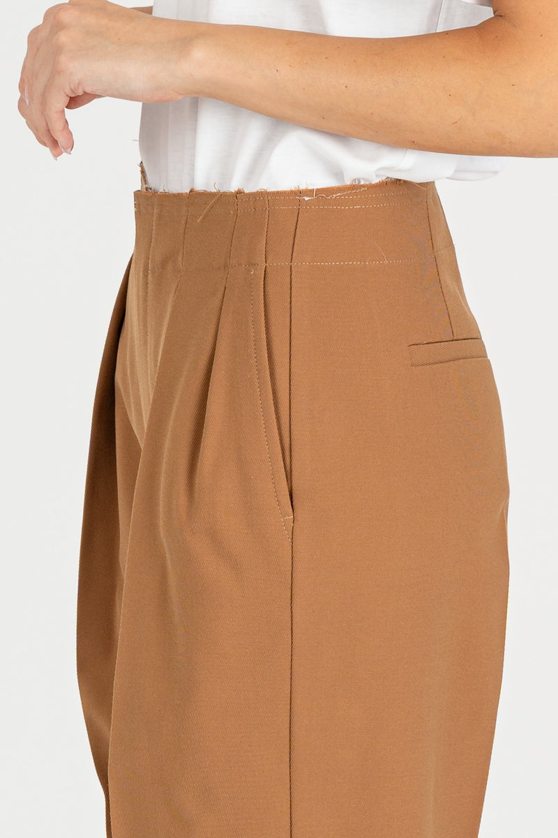 Pantalone con Pinces Camel